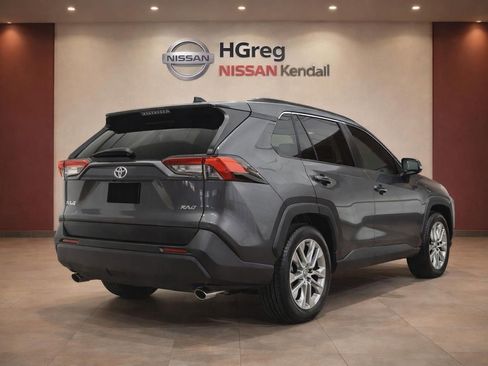 Used 2021 Toyota RAV4 XLE Premium FWD image 4