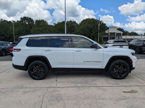 Used 2023 Jeep Grand Cherokee L Limited w/ Luxury Tech Group II image 5