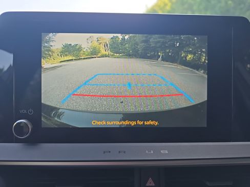 Used 2024 Toyota Prius LE FWD image 20