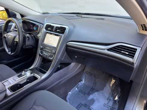 Used 2019 Ford Fusion SE image 13
