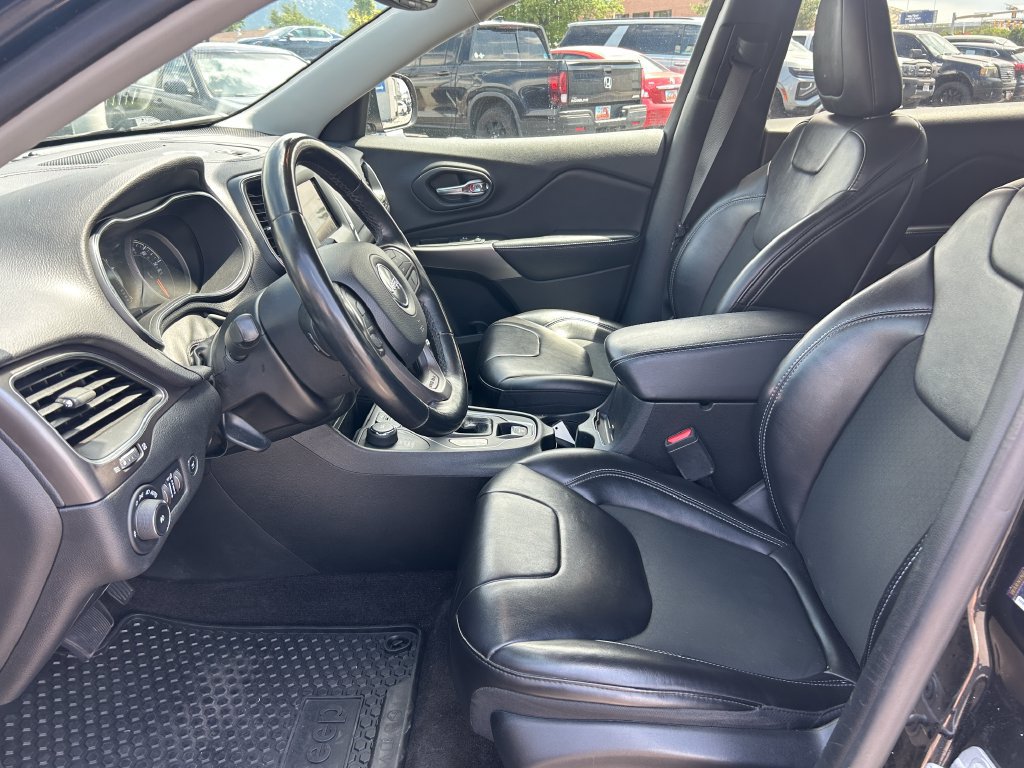 Used 2019 Jeep Cherokee Latitude Plus w/ Comfort/Convenience Group AWD/4WD image 26