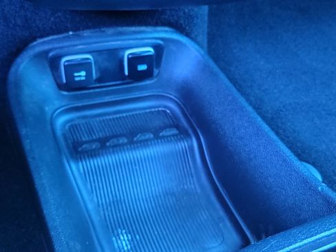 Used 2019 Chrysler Pacifica Limited w/ Advanced Safetytec Group image 19