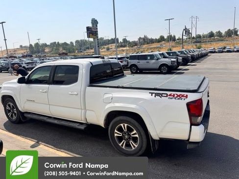 Used 2019 Toyota Tacoma TRD Sport AWD/4WD image 8