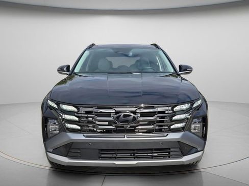 Used 2025 Hyundai Tucson Limited AWD/4WD image 3