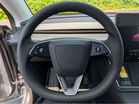 Used 2026 Tesla Model Y Long Range AWD/4WD image 23