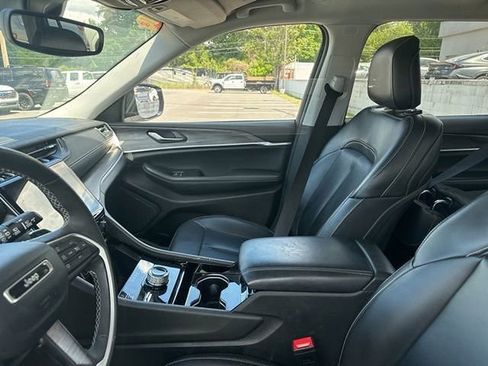 Used 2023 Jeep Grand Cherokee L Limited AWD/4WD image 9