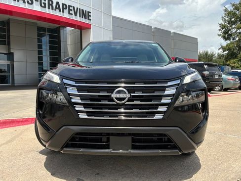 Used 2025 Nissan Rogue SV FWD image 3