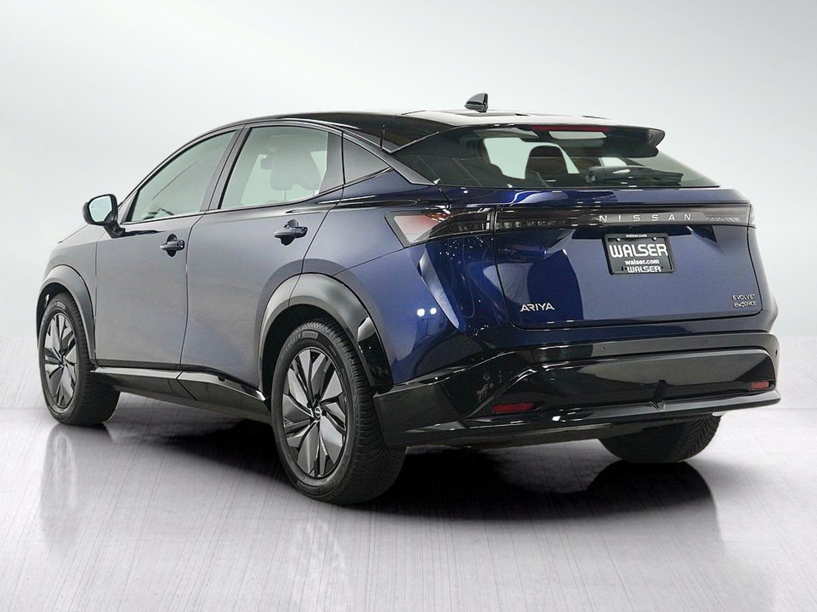 Used 2023 Nissan Ariya AWD image 3