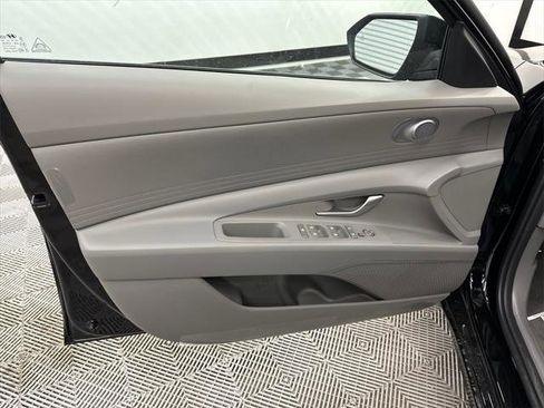 New 2026 Hyundai Elantra SE image 10