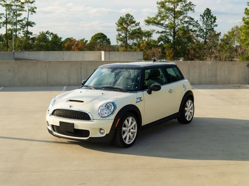 Used 2010 MINI Cooper S w/ Sport Pkg image 4