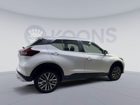 Used 2024 Nissan Kicks SV FWD image 11