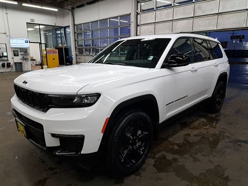 New 2025 Jeep Grand Cherokee L Limited w/ Luxury Tech Group II AWD/4WD image 1