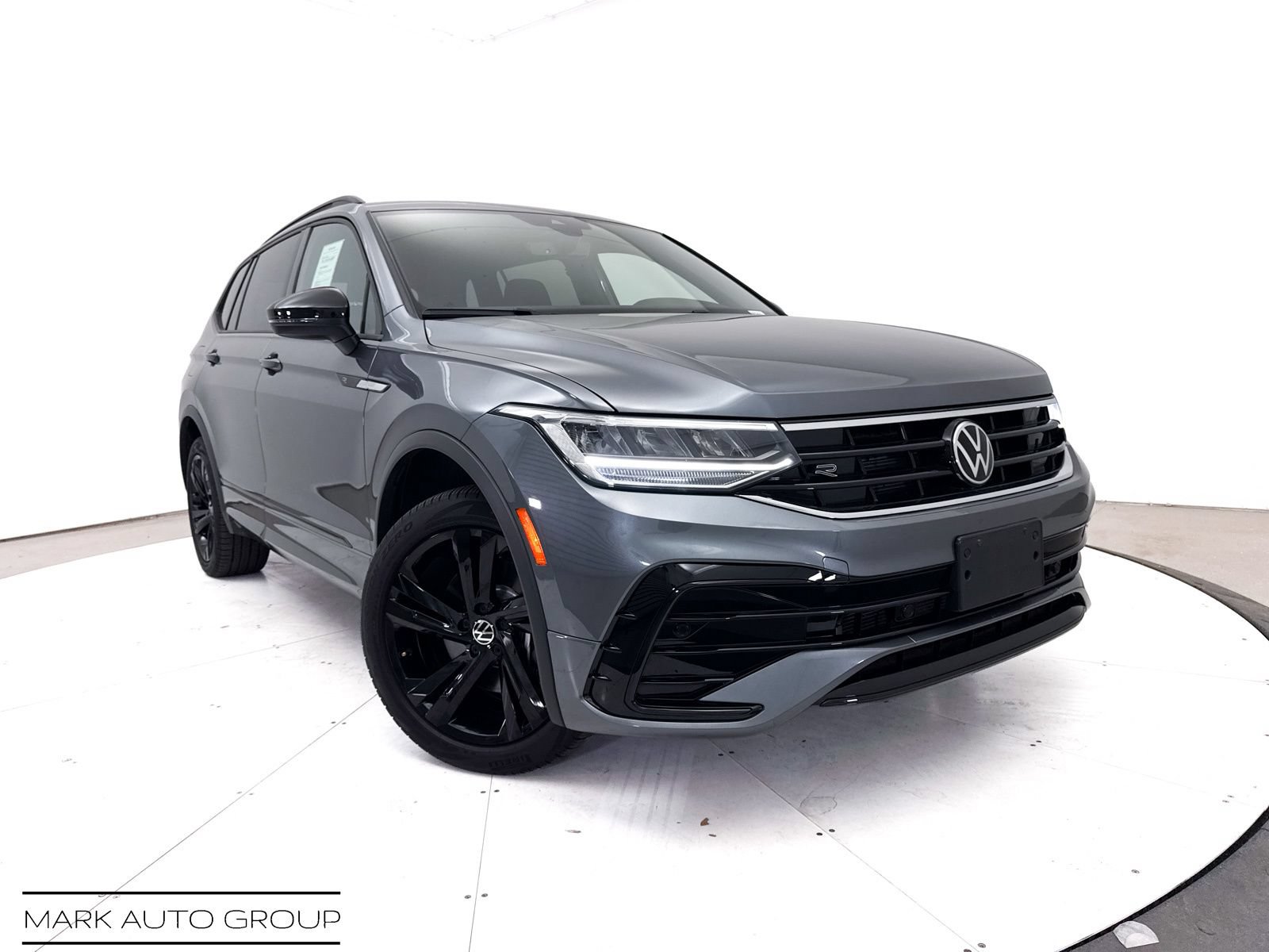 Used 2024 Volkswagen Tiguan SE R-Line AWD/4WD image 1