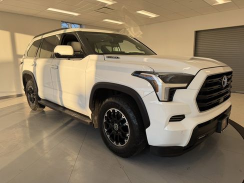 Used 2023 Toyota Sequoia SR5 w/ SR5 Premium Package image 64