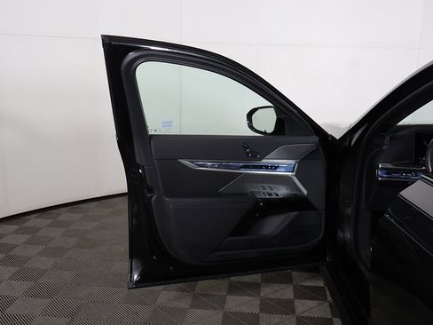 Used 2025 BMW 740i xDrive image 23