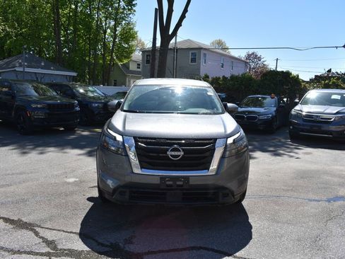 Used 2025 Nissan Pathfinder SV FWD image 3