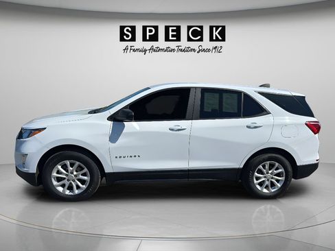 Used 2020 Chevrolet Equinox LS w/ LS Convenience Package AWD/4WD image 2