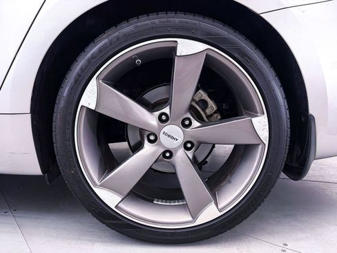 Used 2014 Kia Cadenza Premium w/ Luxury Package FWD image 11