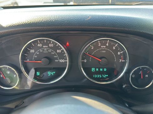 Used 2015 Jeep Wrangler Unlimited Sahara AWD/4WD image 33