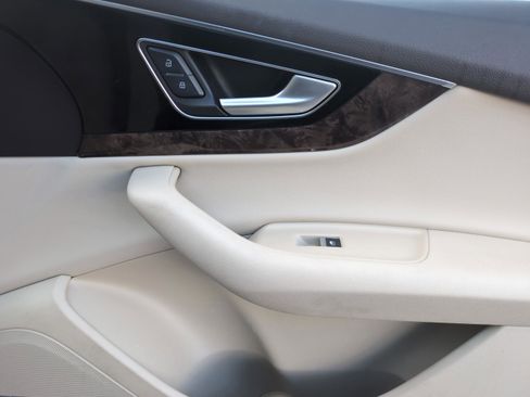 Used 2017 Audi Q7 3.0T Prestige image 19