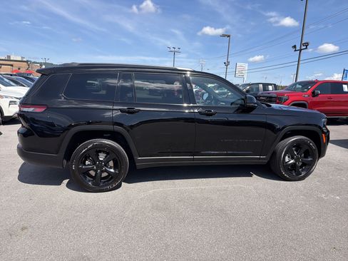 Used 2025 Jeep Grand Cherokee L Laredo AWD/4WD image 5