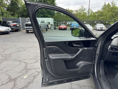 Used 2017 Jaguar F-PACE Prestige AWD/4WD image 6