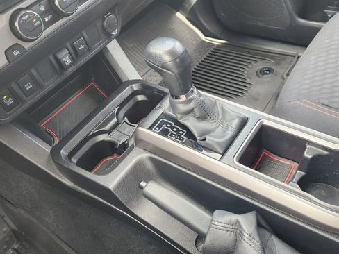 Used 2022 Toyota Tacoma SR5 w/ Technology Package image 15