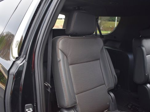 Used 2021 Chevrolet Suburban High Country image 22