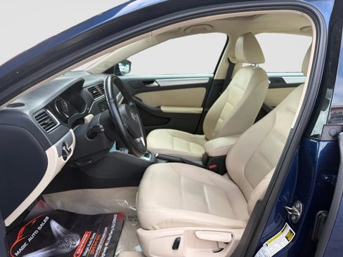 Used 2013 Volkswagen Jetta SE FWD image 12