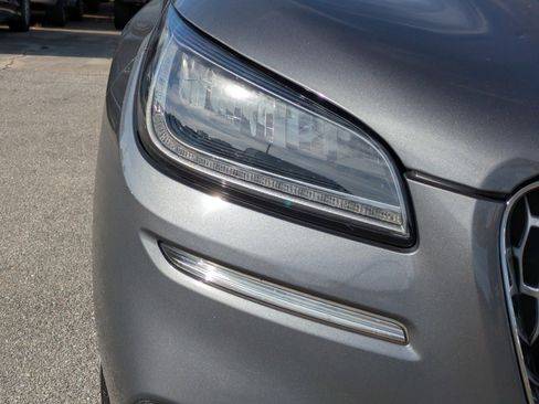 Used 2021 Lincoln Corsair AWD w/ Premium Package image 8