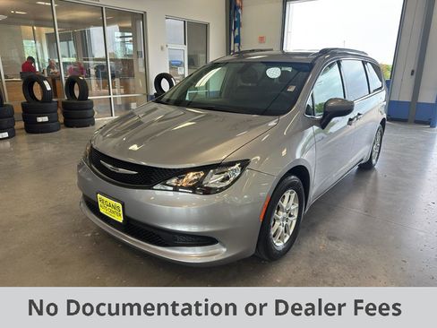 Used 2021 Chrysler Voyager Lxi FWD image 1