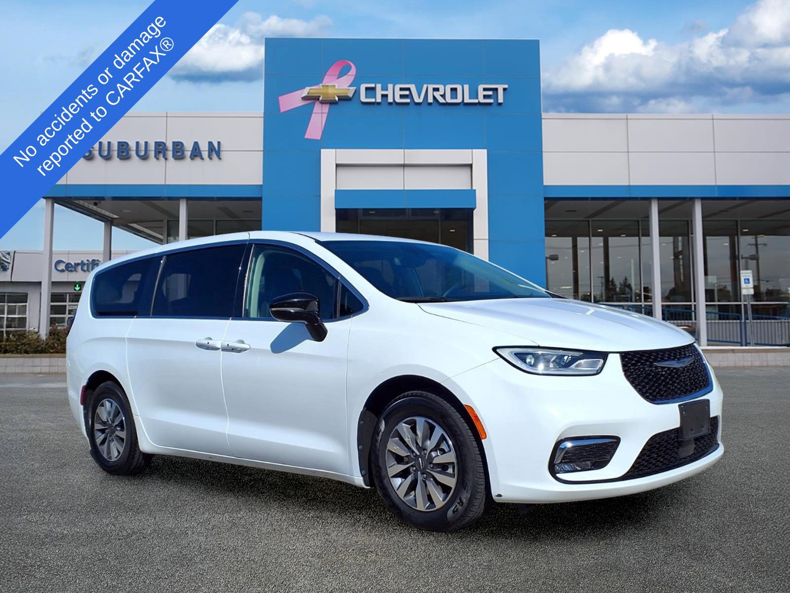 Used 2024 Chrysler Pacifica Limited FWD image 3