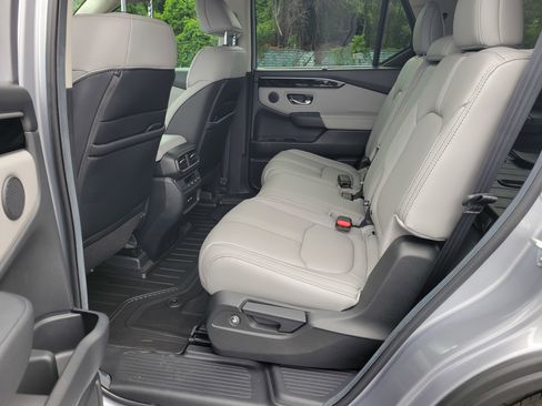 Used 2025 Honda Pilot EX-L image 32