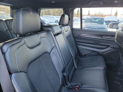 Used 2024 Jeep Grand Cherokee L Laredo image 20