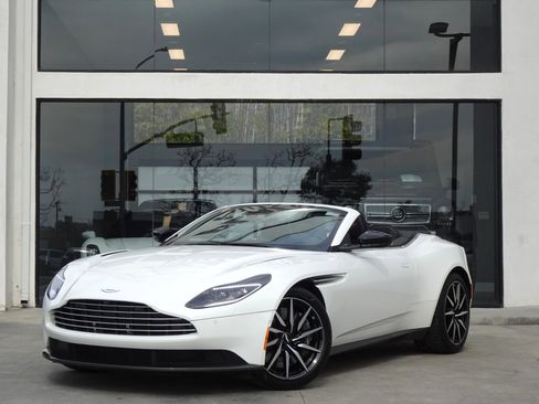 Used 2020 Aston Martin DB11 Volante image 12