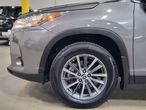 Used 2019 Toyota Highlander XLE image 6