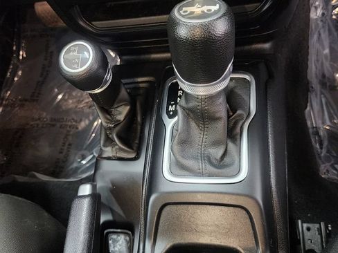 Used 2019 Jeep Wrangler Sport AWD/4WD image 19