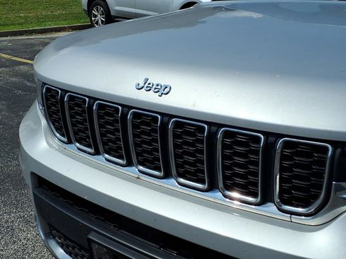 Used 2023 Jeep Grand Cherokee L Laredo w/ Luxury Tech Group I AWD/4WD image 35
