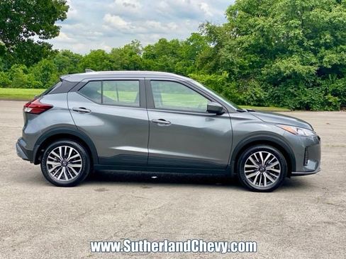 Used 2022 Nissan Kicks SV FWD image 8