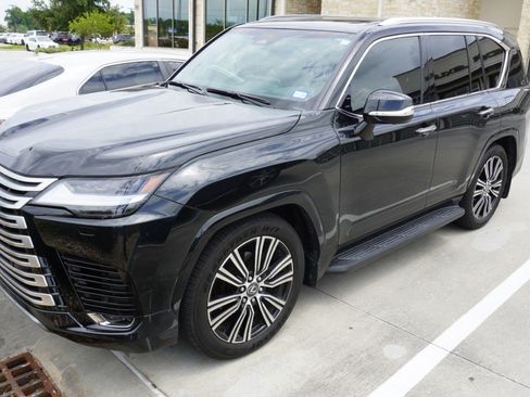 Used 2026 Lexus LX 600 4WD w/ Accessory Package (Z1) image 4