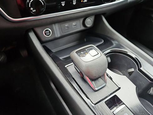 Used 2023 Nissan Rogue S image 12