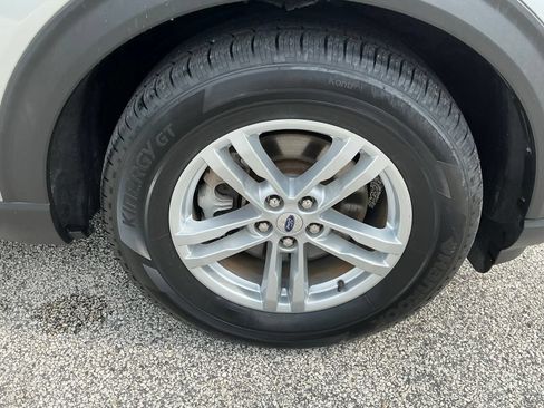 Used 2023 Ford Explorer XLT w/ Equipment Group 202A RWD image 18