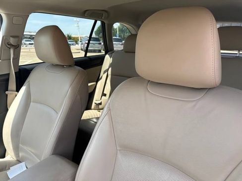 Used 2017 Subaru Outback 2.5i Limited AWD/4WD image 6