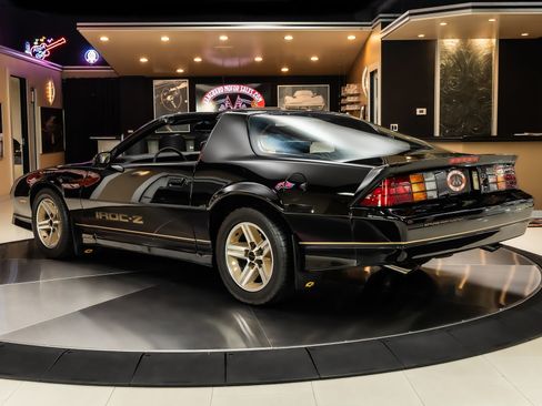 Used 1987 Chevrolet Camaro Z28 RWD image 17