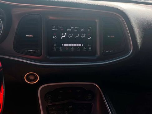 Used 2019 Dodge Challenger SXT RWD image 11