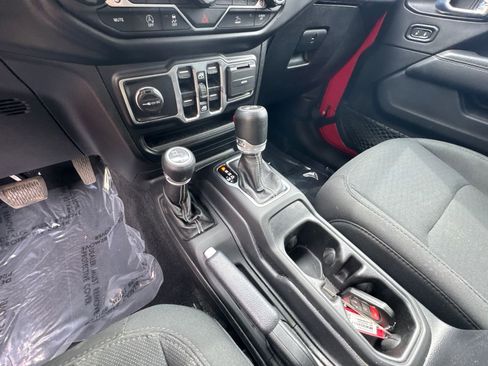 Used 2021 Jeep Wrangler Unlimited Sahara w/ Uconnect 4C Nav & Sound Group AWD/4WD image 29