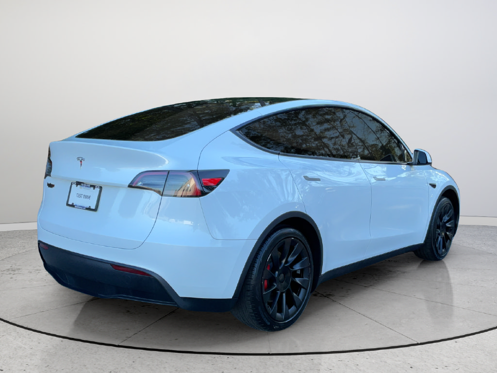 Used 2024 Tesla Model Y 2WD image 8