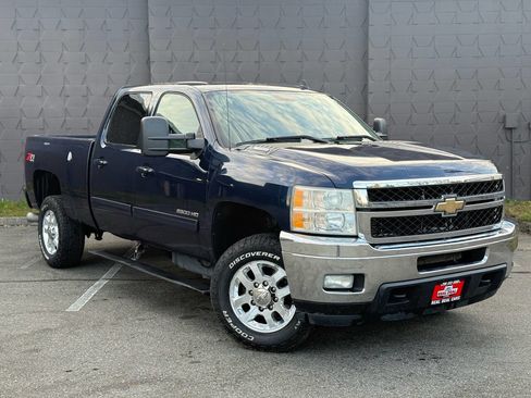 Used 2011 Chevrolet Silverado 2500 LTZ w/ LTZ Plus Package AWD/4WD image 2
