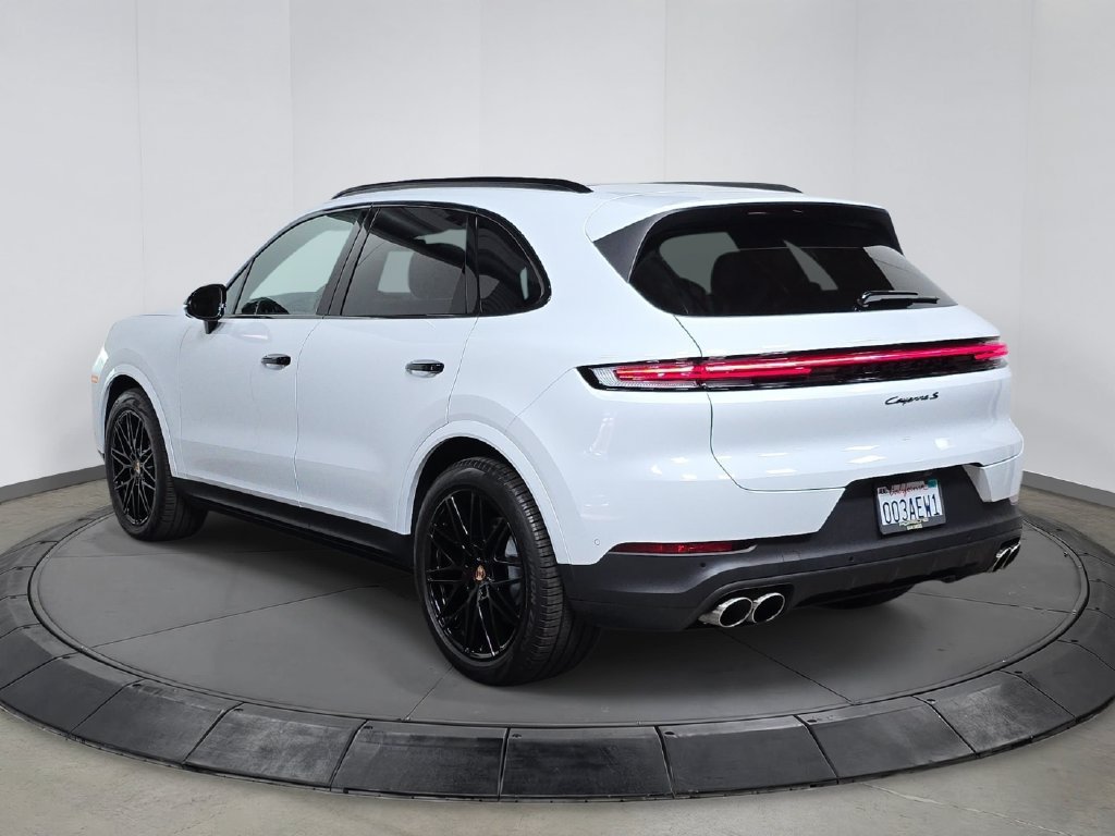 Certified 2026 Porsche Cayenne S AWD/4WD image 3