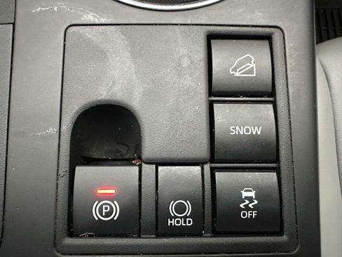 Used 2024 Toyota Highlander XLE AWD/4WD image 33